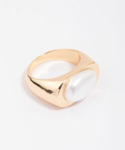 Oval Pearl Signet Ring